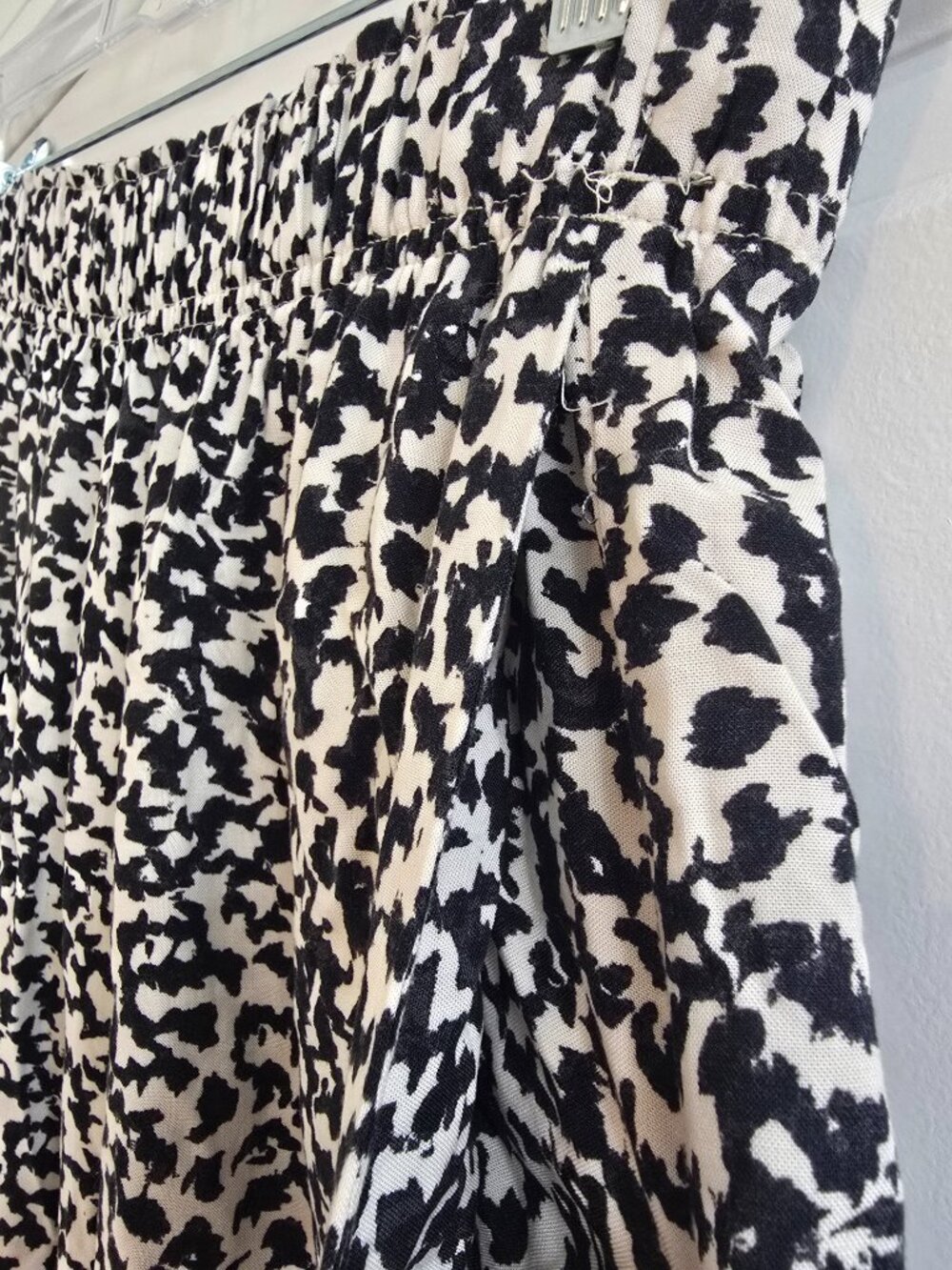 H&M Cropped Pull-on Pants - Cream/Black Patterned - Picture 4 of 8